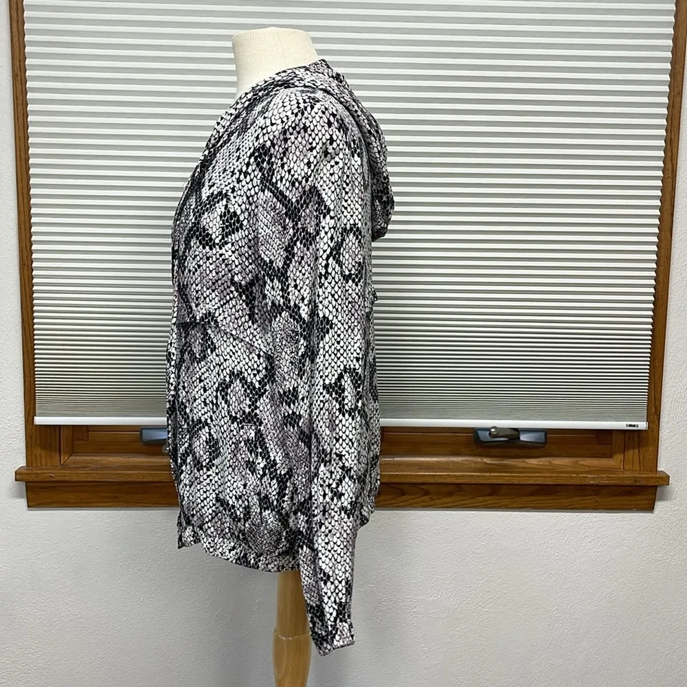 Chaser Black Lavendar White Snake Print Zip Up Lightweight Hooded Jacket - Image 9