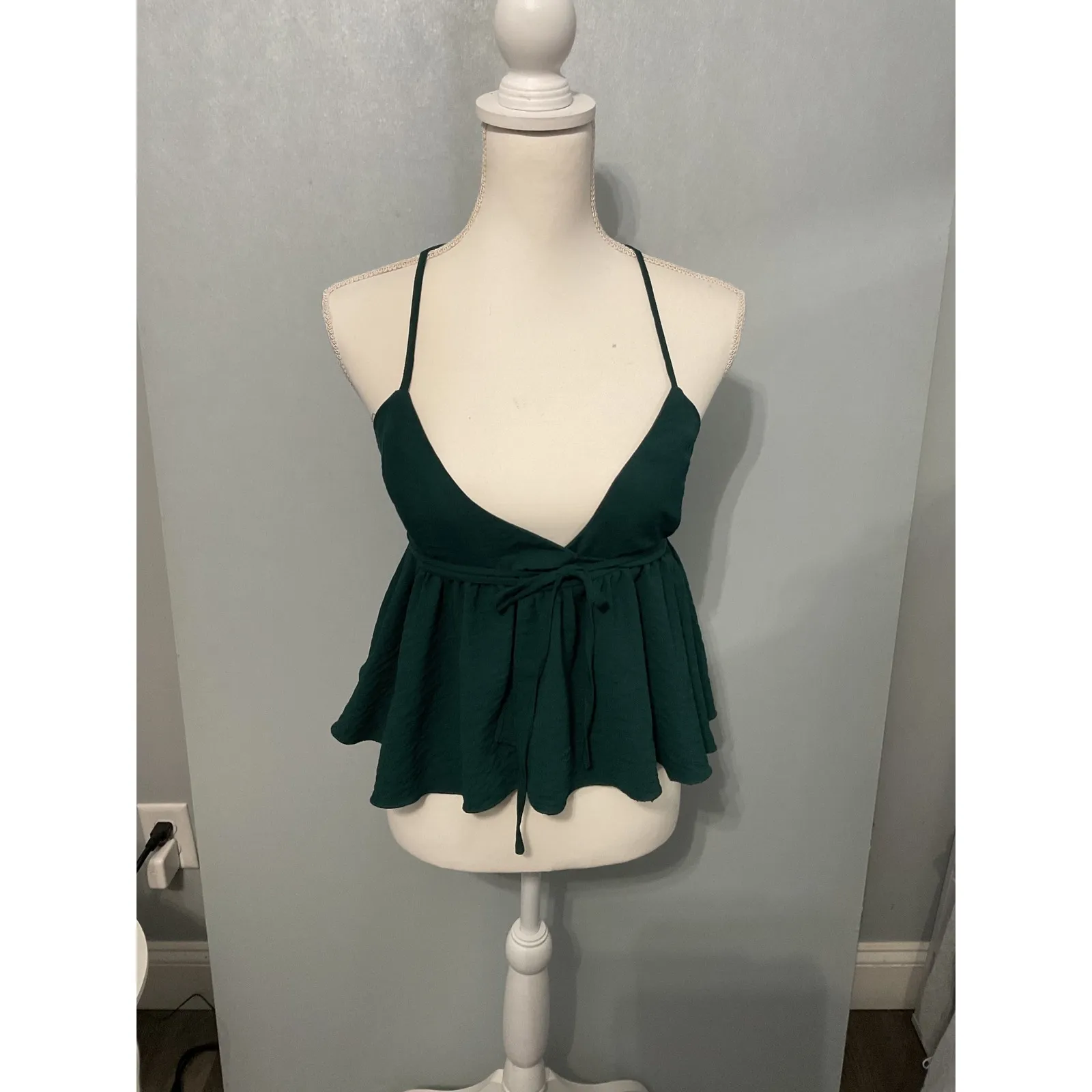 Urban Outfitters Green Peplum Tie Front Halter Tank Top Womens XS - Image 3