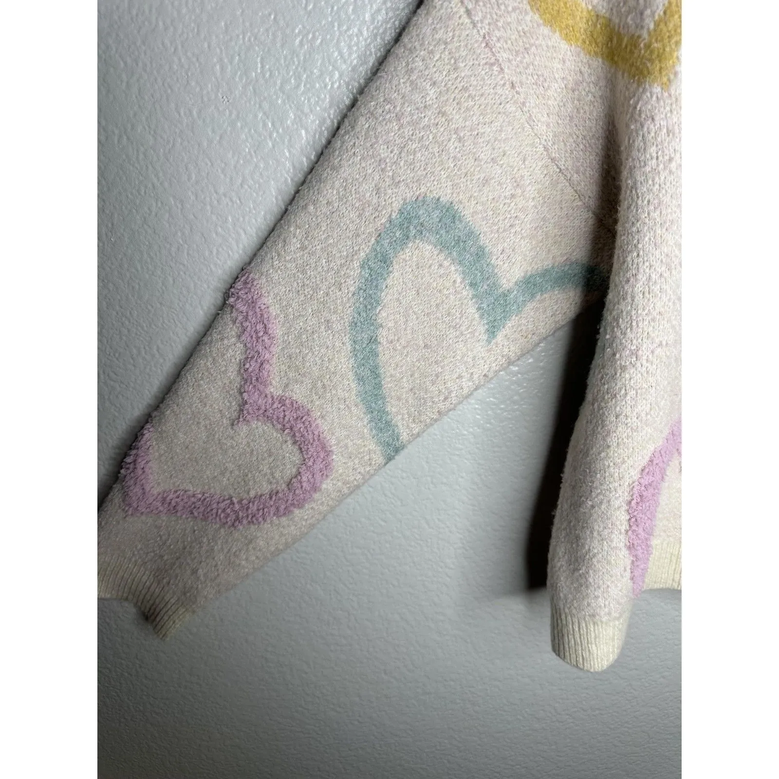 Threaded Leaf Sweater Womens Medium Cream Pastel Hearts Crewneck Pullover Fuzzy - Image 4