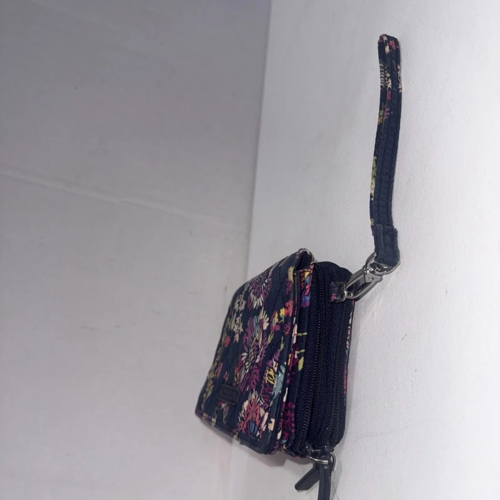 Vera Bradley Blue Floral Retired Carry All Accordion Retired Wristlet Wallet - Image 13