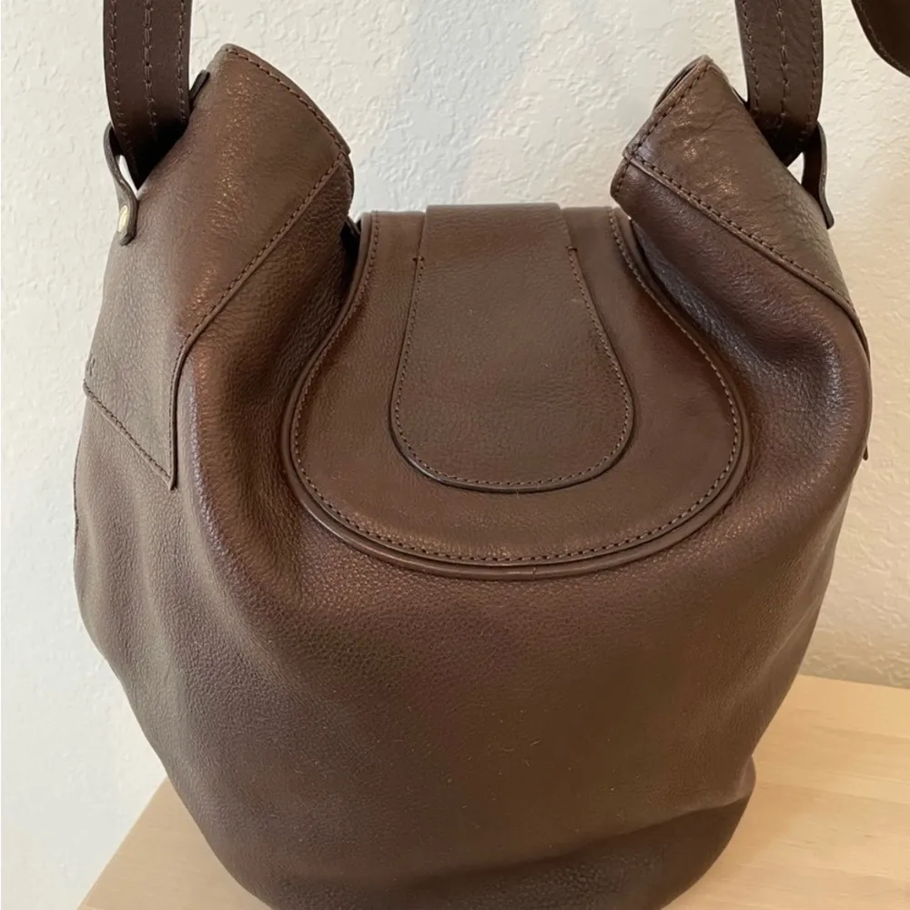 HP* EUC Hogan brown leather oversized bucket bag gold hardware adjustable strap - Image 13