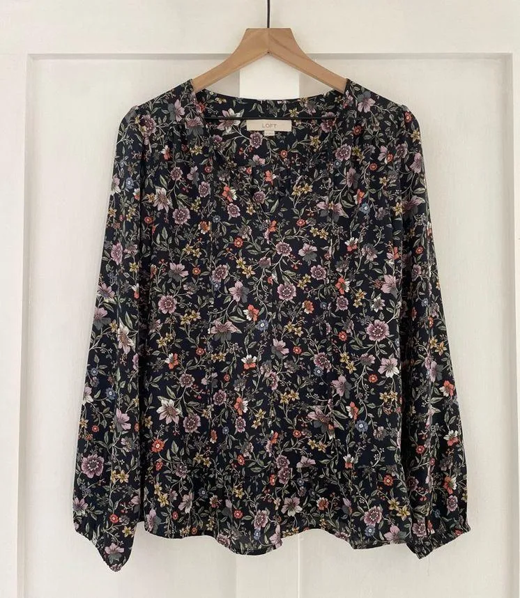 LOFT Wildflower Floral Ruffle Tie Neck Peplum Hem Boho Cottagecore Blouse Size M - Image 4