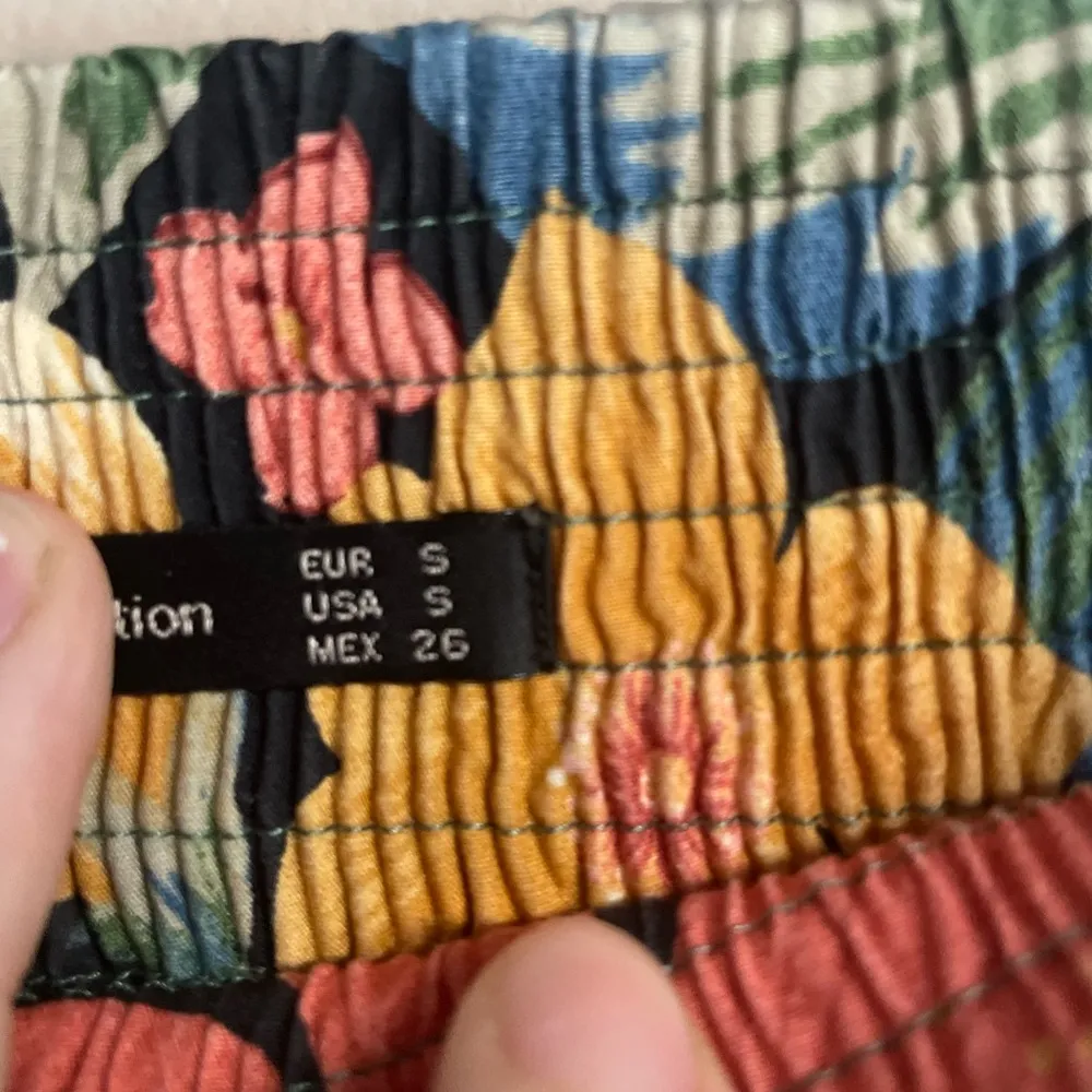 Trafaluc Collection Floral Shorts - Image 6