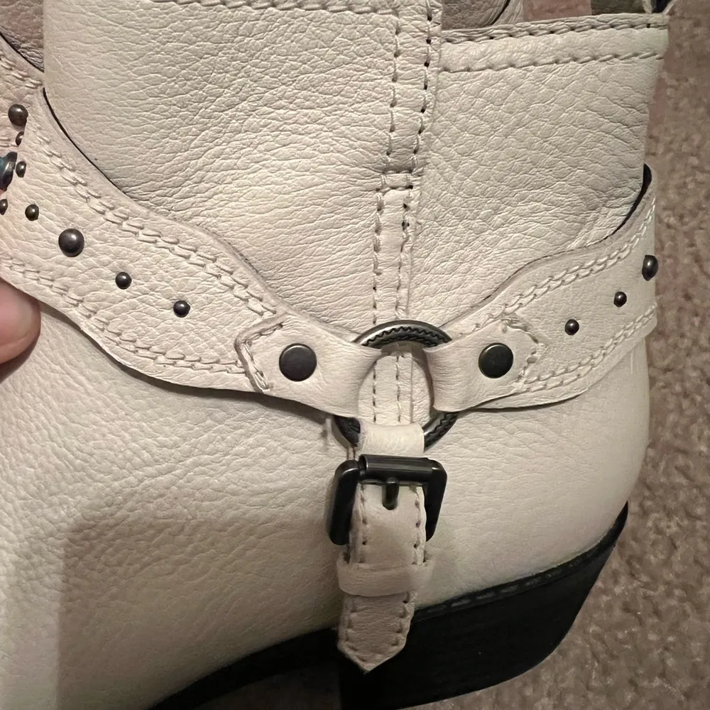 Women’s white zodiac turquoise short booties Size 9 - Image 3