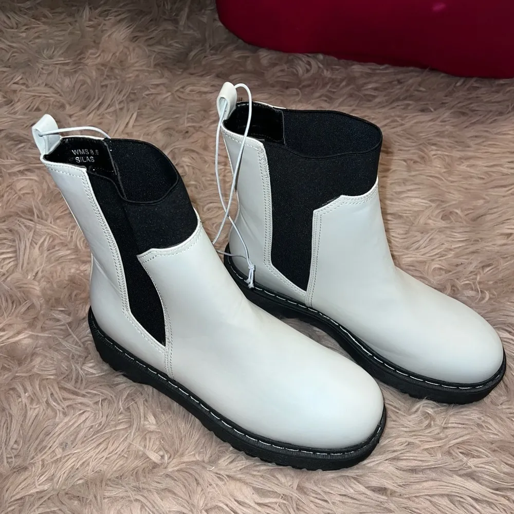 NWT White Chunky Chelsea Boots Size 8.5 - Image 3