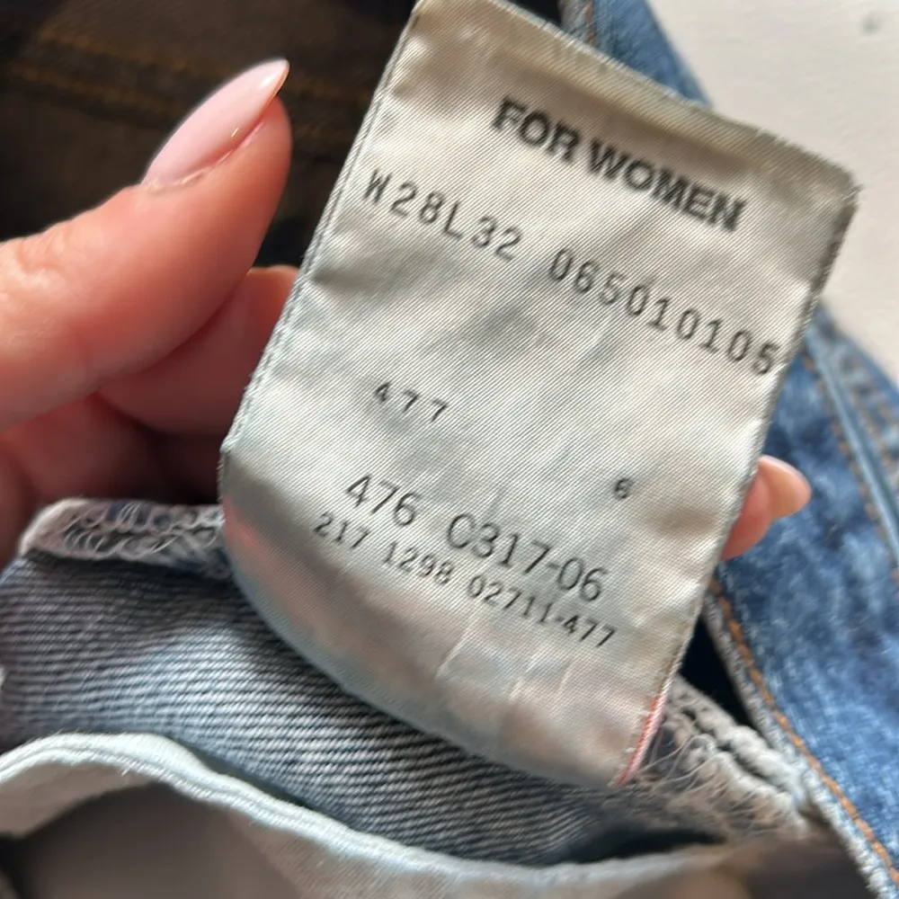 Levi's  Women's Blue Clue 501 Long Selvedge Denim Cut-off Shorts Size 28 - Image 5