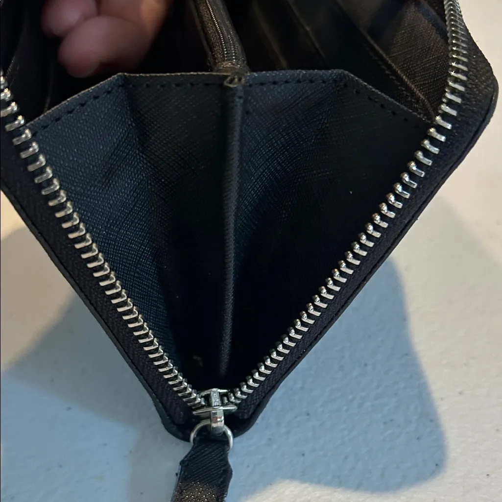 NWOT DKNY Black and Gray Leopard Print Wallet - Image 5