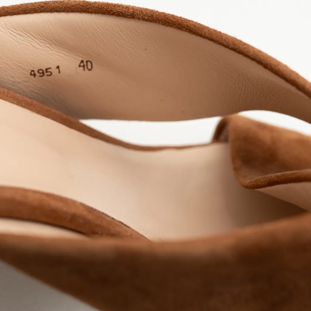 L’AGENCE - Gabriella Crossover Suede Block Heel Mules - Image 4