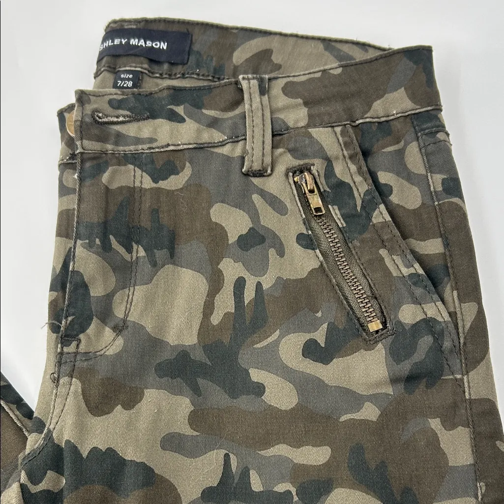 Ashley Mason Men's Green Camouflage Cargo Pants - Image 4