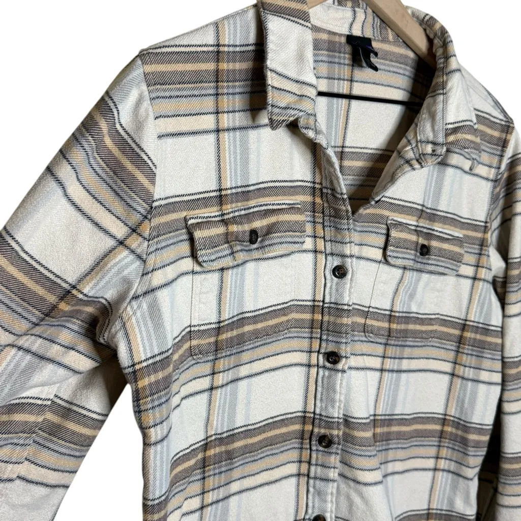 Patagonia Women’s Sz Large Long-Sleeved Fjord Flannel Shirt Style # 53916 - Image 2