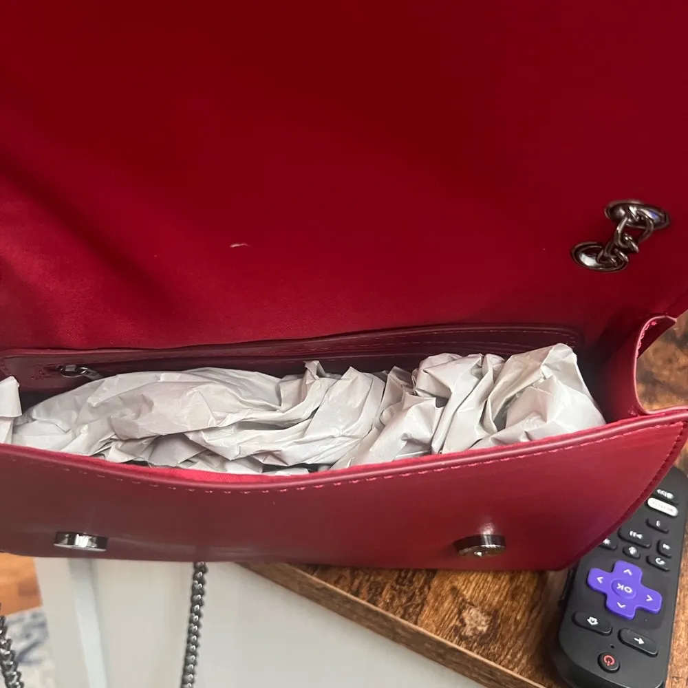 NWT Badgley Mischka red crossbody - Image 8