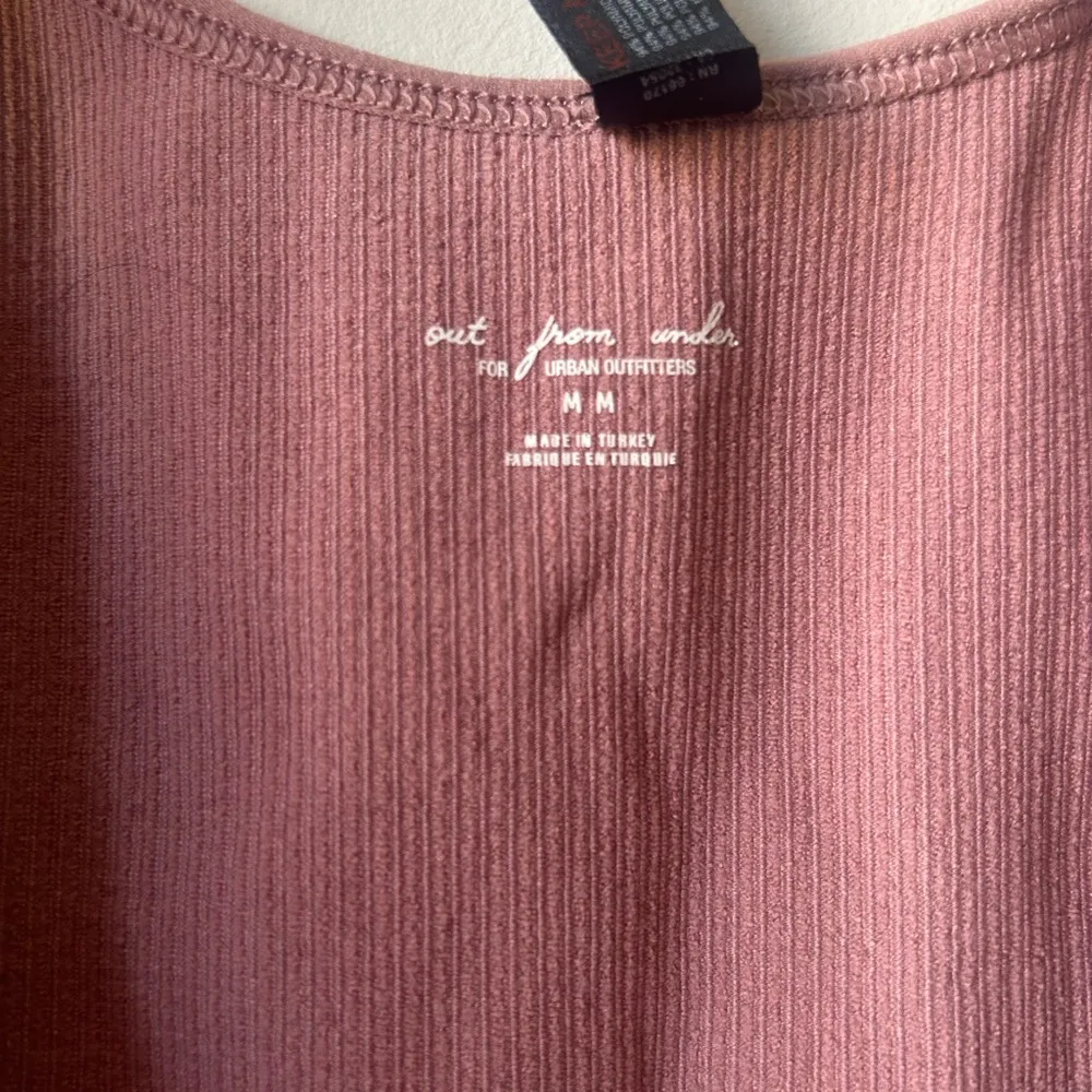 Out from Under Hailey Seamless Plunge Bra Tank Dusty Pink Sz M - Image 4