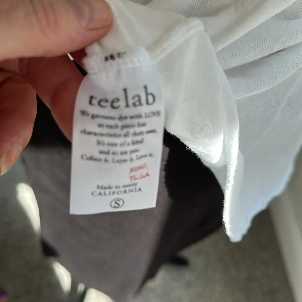 Frank and Eileen Tee Lab SS White Wide Vneck, 100% Cotton, Like New, Made in USA - Image 8