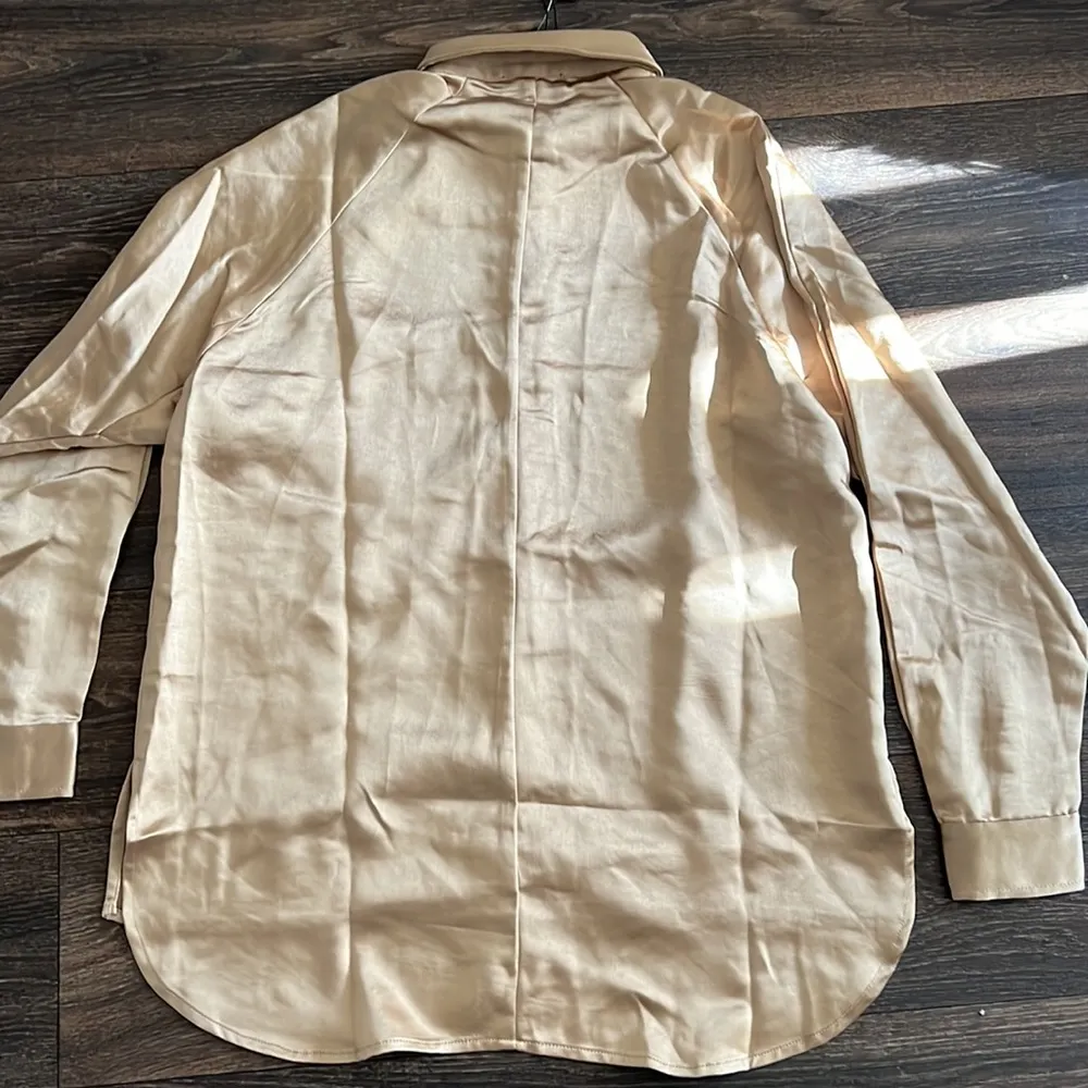 Line and Dot Dolly Long Sleeve Button Up in Gold - Image 3