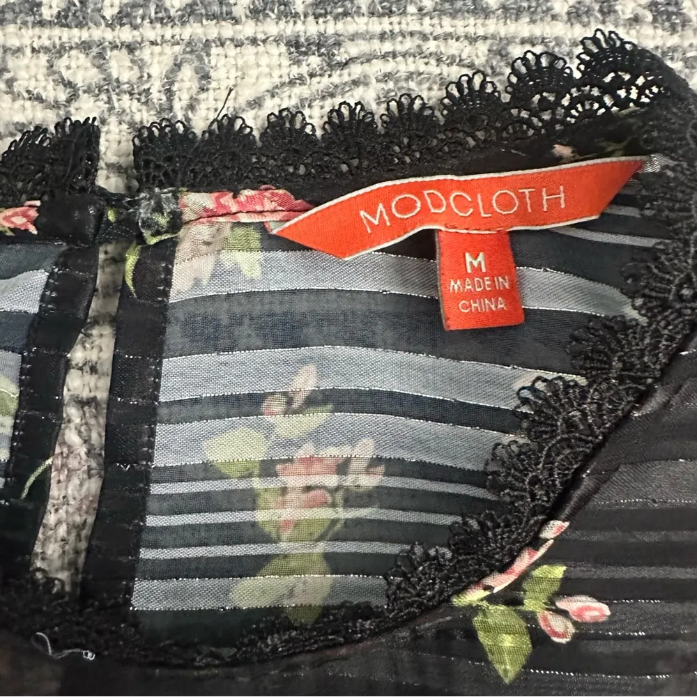 ModCloth Accentuated Ease Black Floral Print Top - Image 5