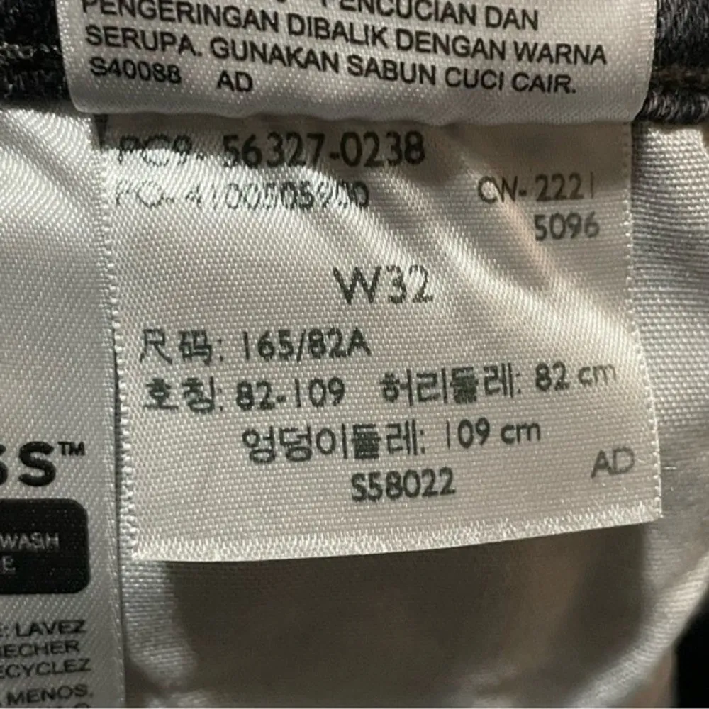 Levi's NWT  501 Button Fly Cut Off Faded Black Jean Shorts Size 32 Raw Hem - Image 5