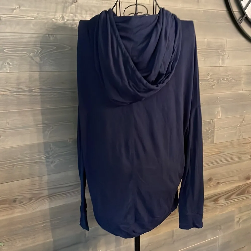 Abercrombie and Fitch, hooded long sleeve lightweight sweatshirt - Image 4