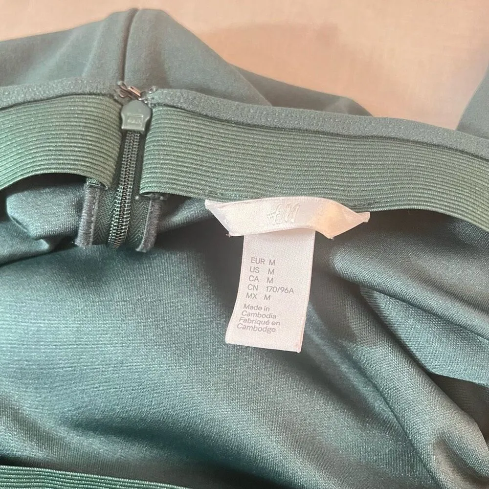 H&M green off the shoulder bell sleeve cocktail party sheath dress size medium - Image 8