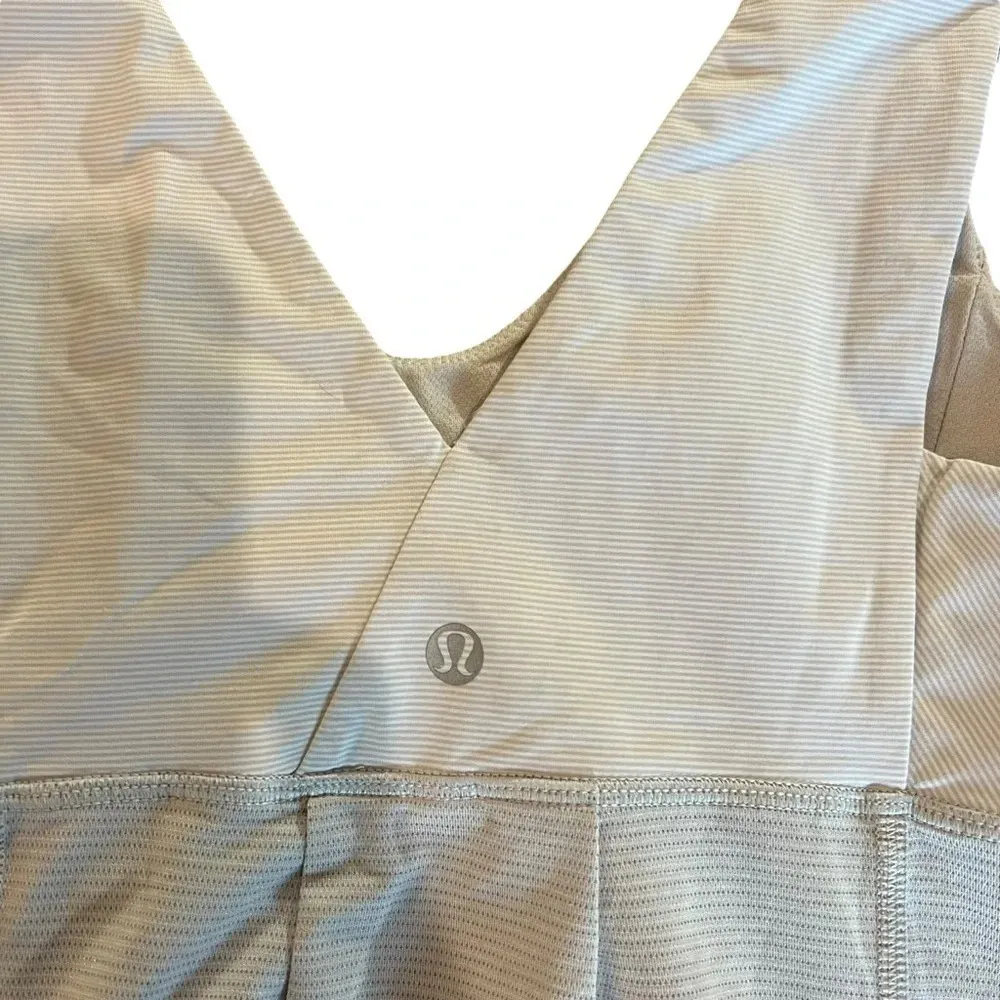Lululemon Run: Ta Ta‎ Topper White Gray Stripe Size 8 Yoga Active Workout Top - Image 12
