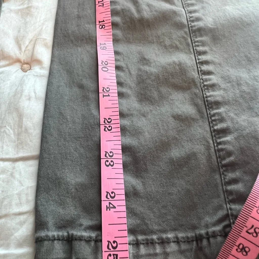 White House Black Market Olive Cargo/Utility Cropped embroidered Pants EUC - Image 10