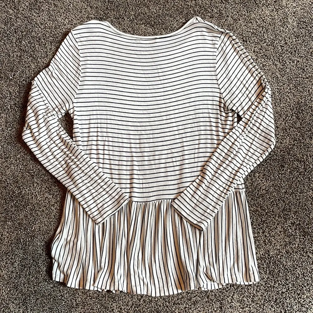 Ginger G Black White Stripe Long Sleeve Ruffle Top Blouse Medium - Image 6