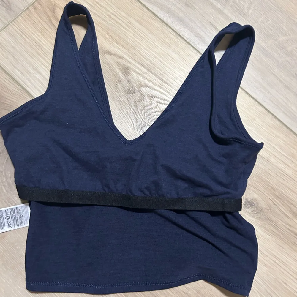 Gap NWT GapFit Navy Longline V Neck Tank - Image 11
