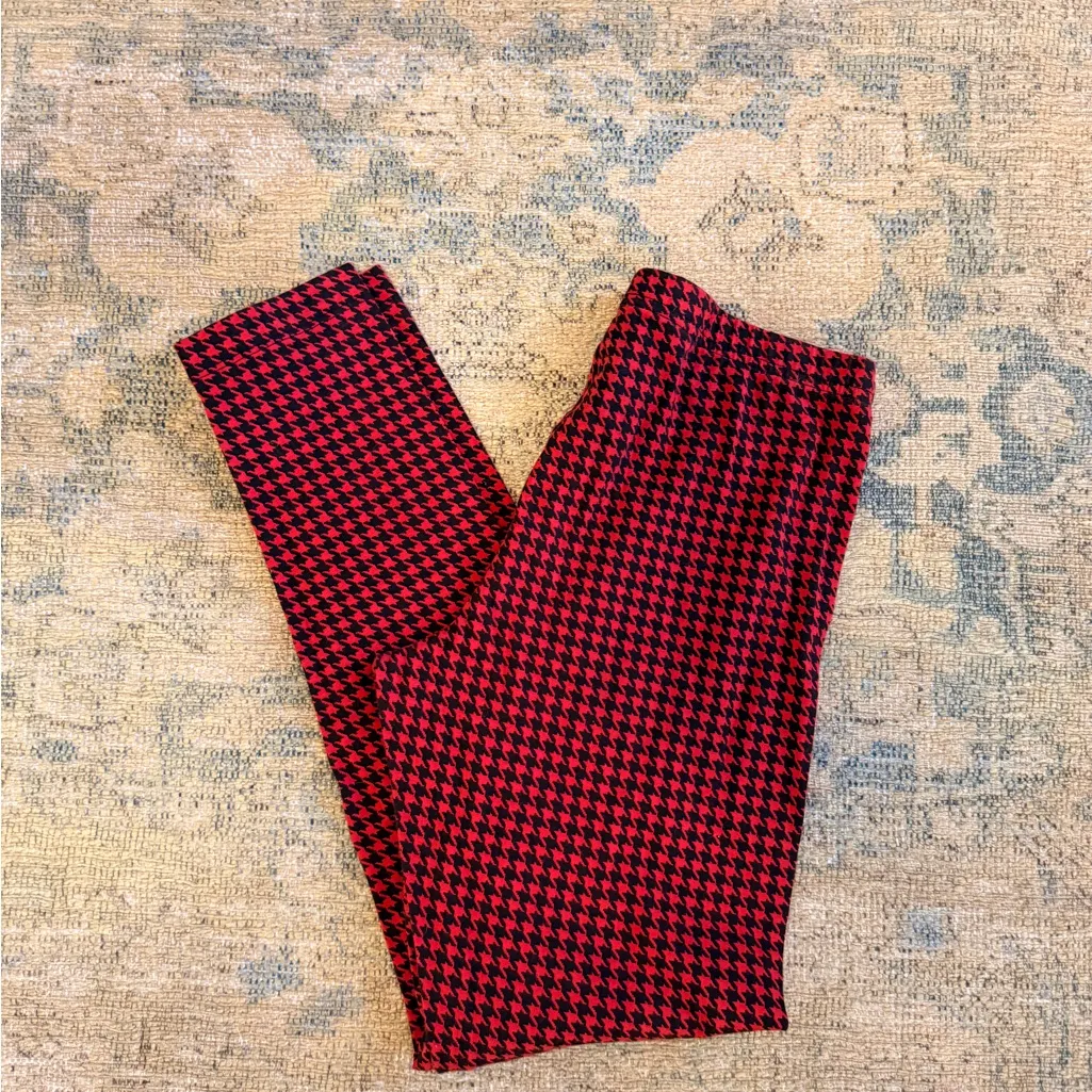 Old Navy  EUC Red and Black Herringbone Pull-On Leggings - Image 3