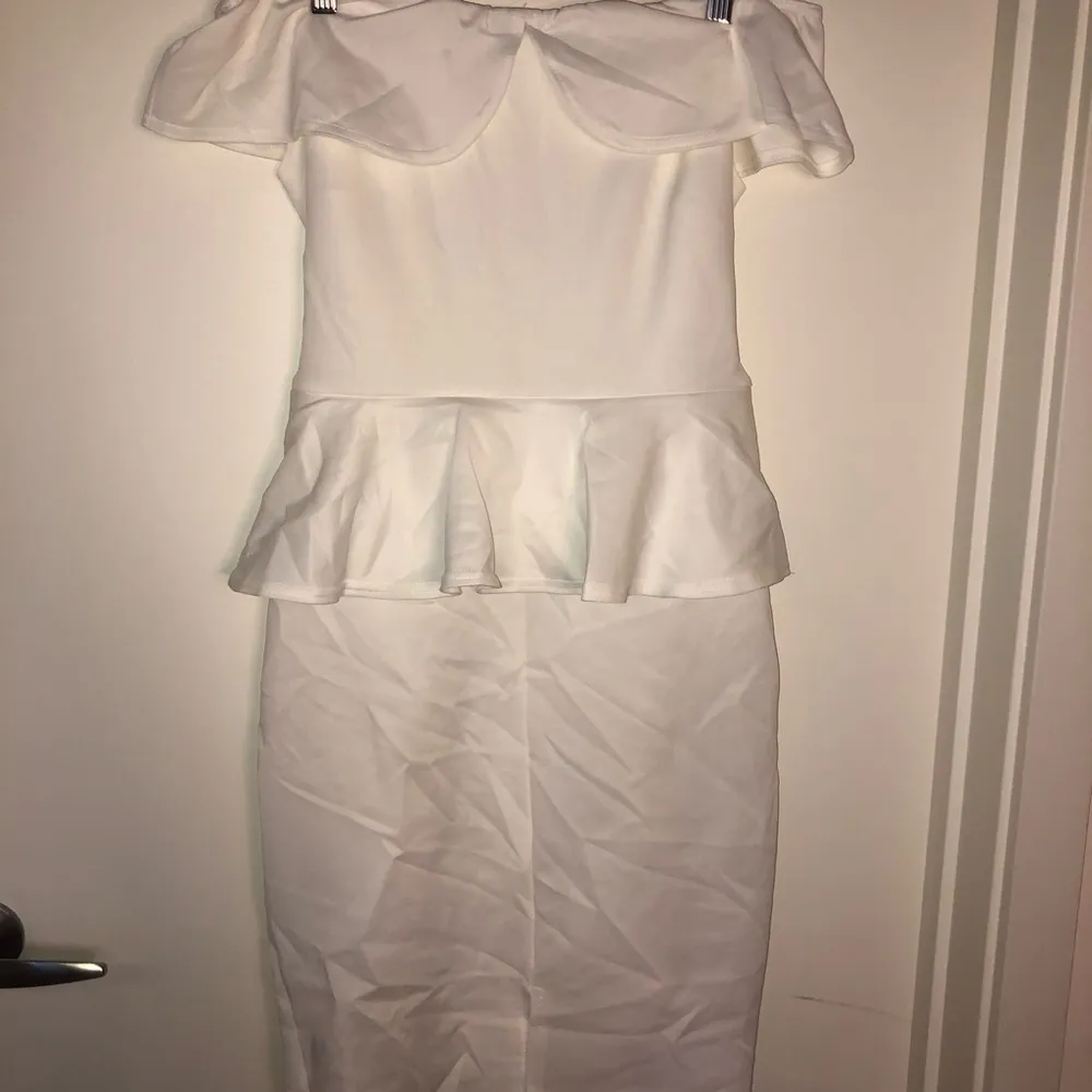 🆕 Off the Shoulder Peplum Midi Dress - Image 7