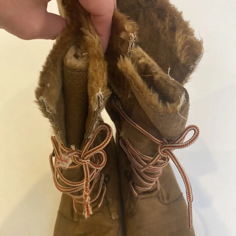 Rocket Dog Tan Lace Up Mid Calf Tan Boots Synthetic Faux Fur Sz 8 Winter Casual - Image 2