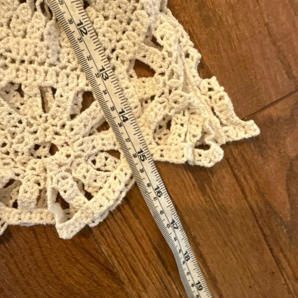 Rebellion white crochet cropped top size small - Image 6