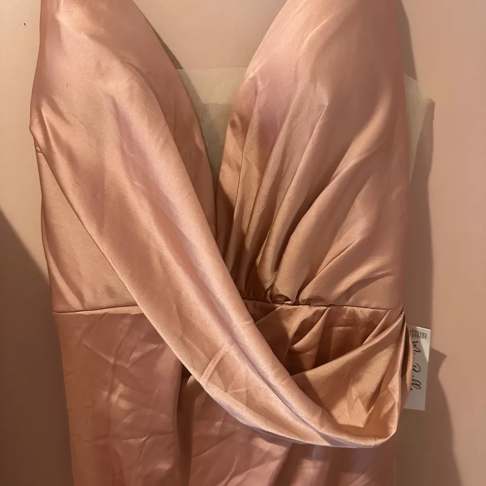 Elegant Satin Evening Gown in Rose - Image 3