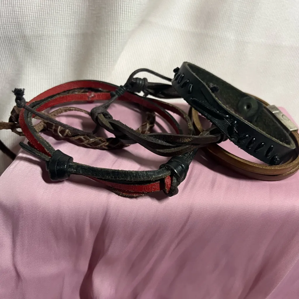 Stylish Leather Bracelet Set - Black, Brown, Red - Image 3