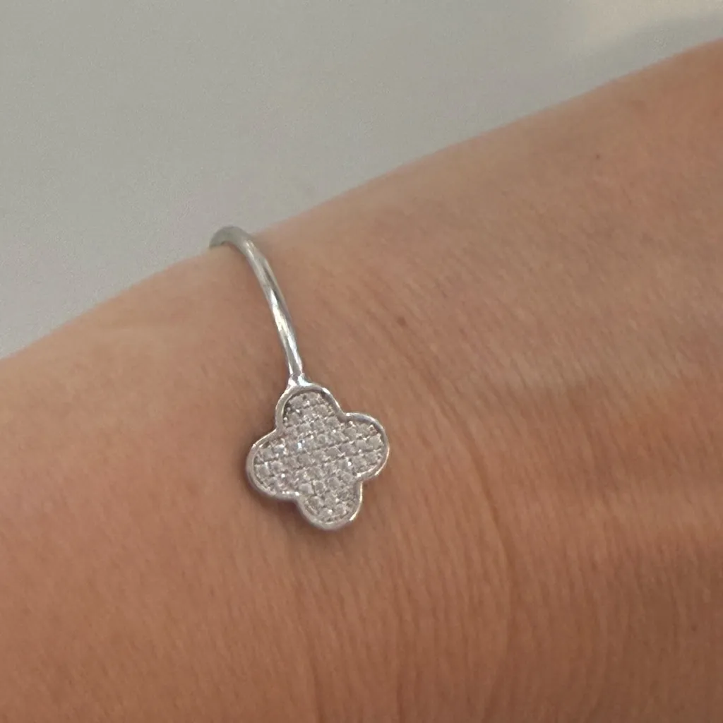 Trendy Boutique Silver Clover Bracelet - Image 6
