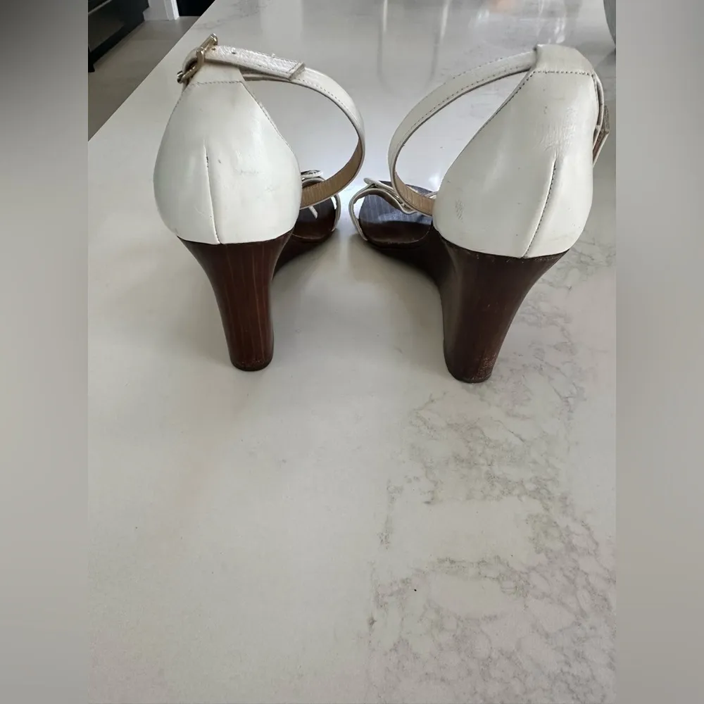 Kate Spade New York Women's Firey White Leather Wedge Sandal Size 8.5 - Image 6