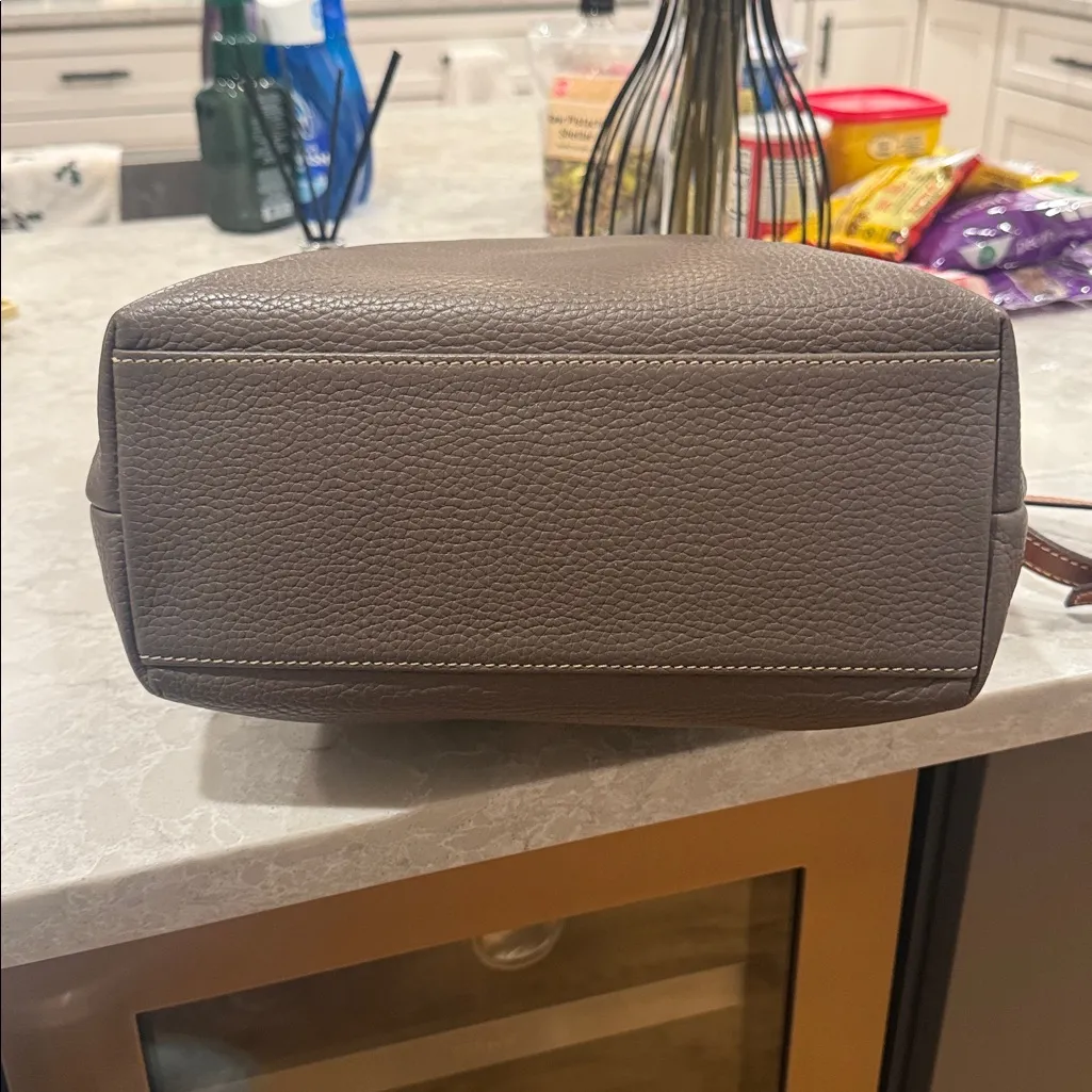 Dooney and Bourke large Dixon hobo/Crossbody - Image 4