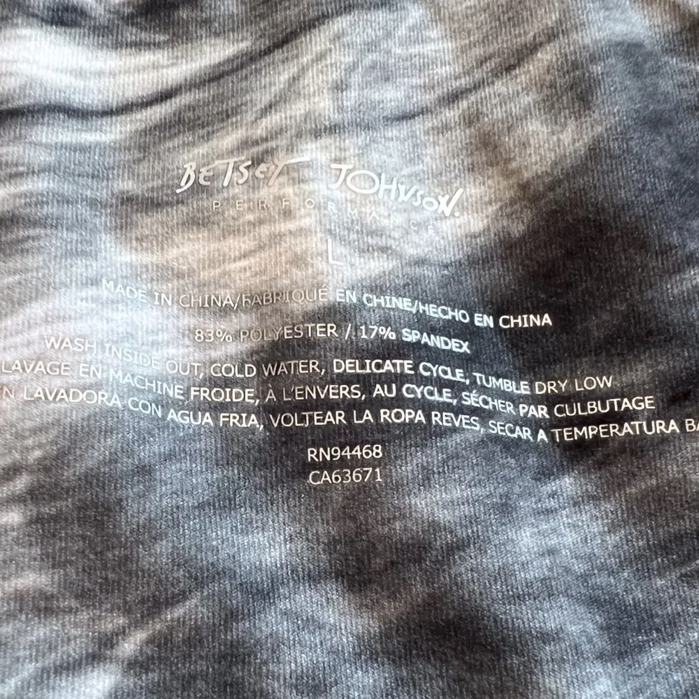 🆕 Betsey Johnson Liquid Swirl racerback sports bra large - Image 6