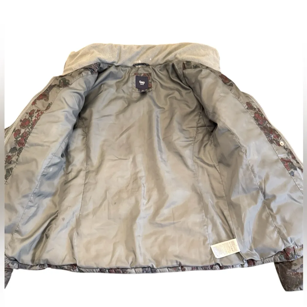 Gap Women's Floral Puffer Winter Jacket Size - Small - Image 3