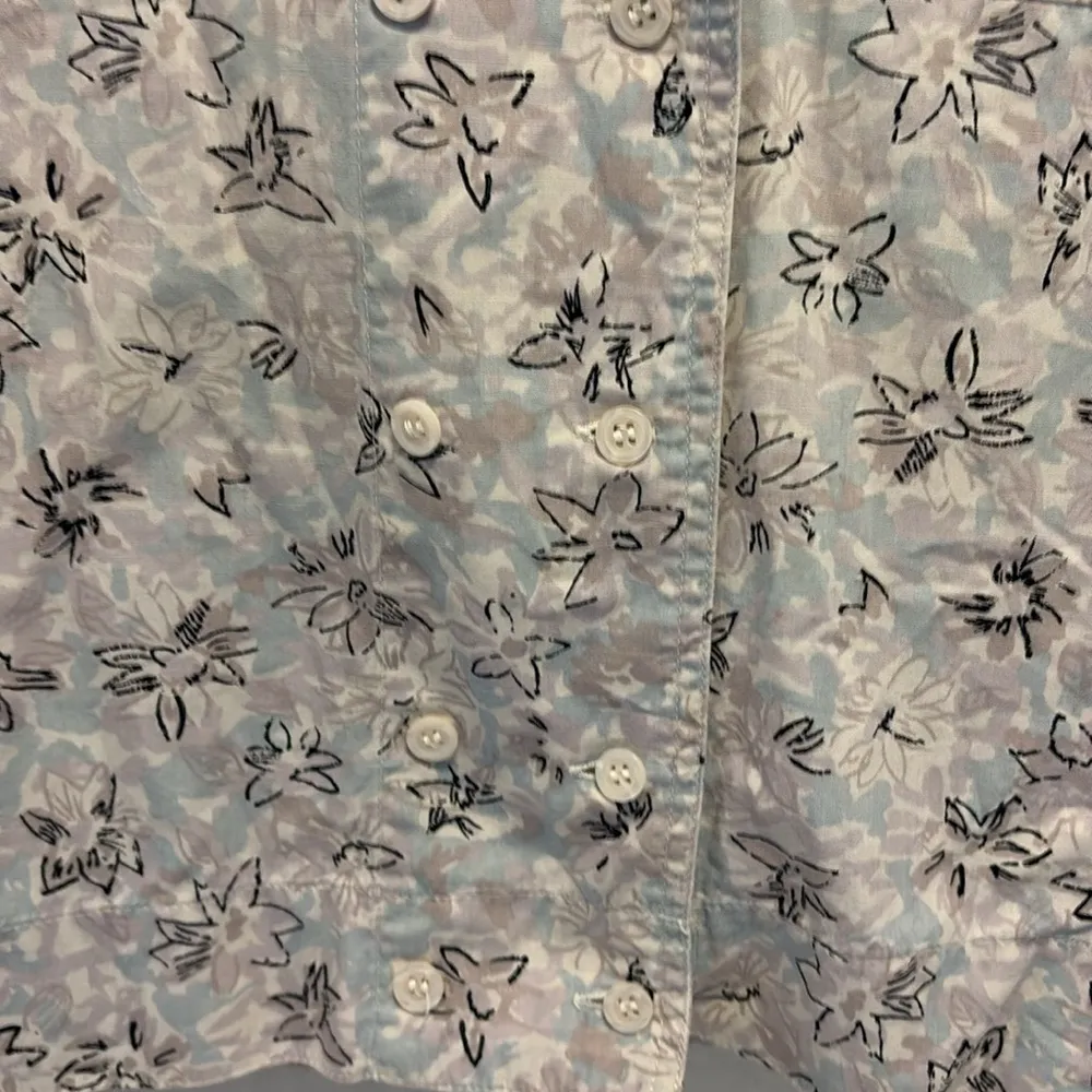 IN WEAR DESIGN BY KIRSTEN TEISNER SHORT SLEEVE BUTTONDOWN LIGHT BLUE PURLE CREAM Size undefined - Image 5