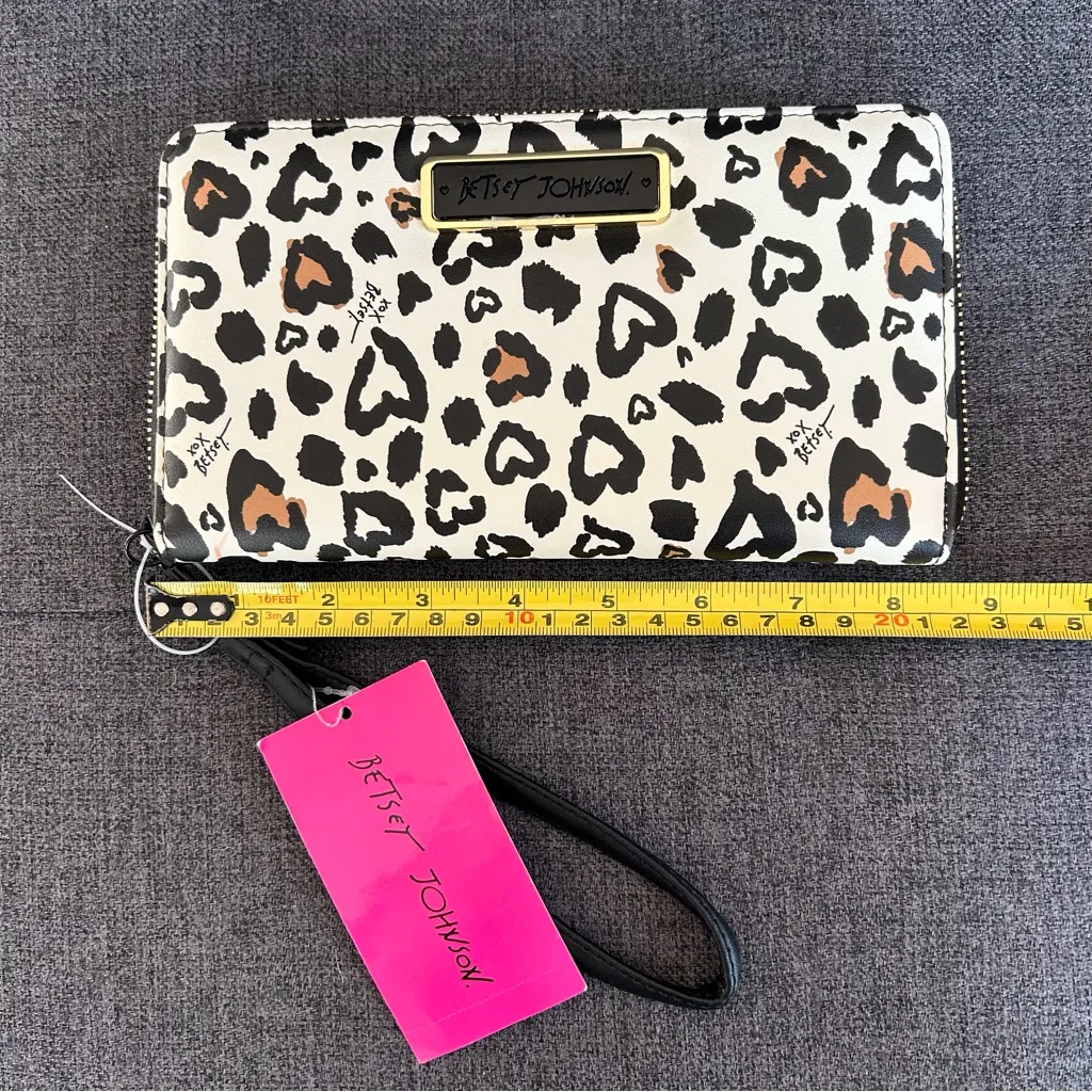 Betsey Johnson Leopard Heart Zip Around Wallet / Wristlet, Cream, Black, Tan - Image 6