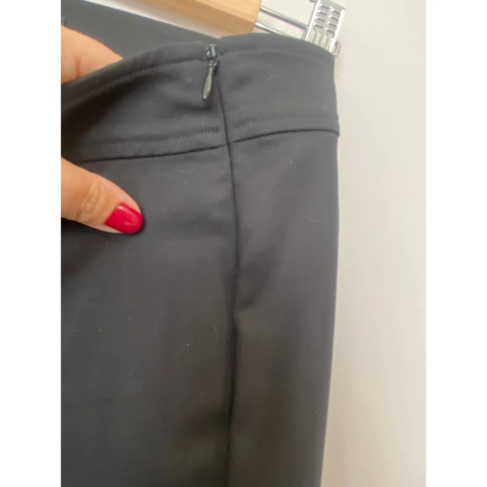 Vince. women pants sz. 6 black wide leg ankle pants 98% Wool 2% Elastane - Image 4