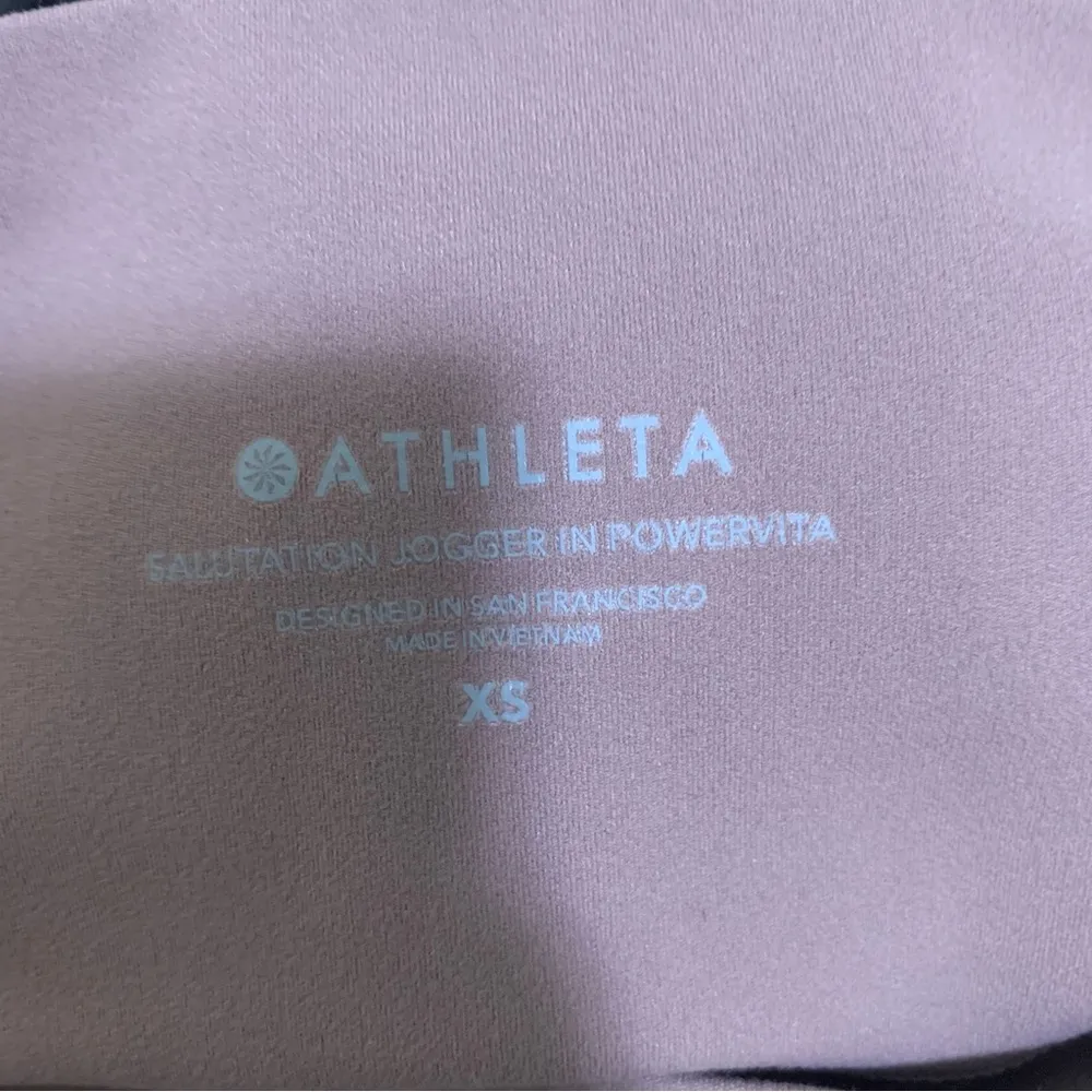 Athleta salutation jogger in powervita woman size XS purple brown color - Image 4