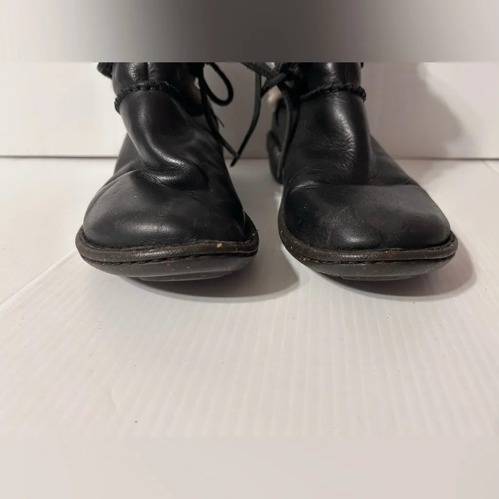 UGG S/N 1932 black leather lace up ankle sheepskin lined boots women size 8 - Image 6
