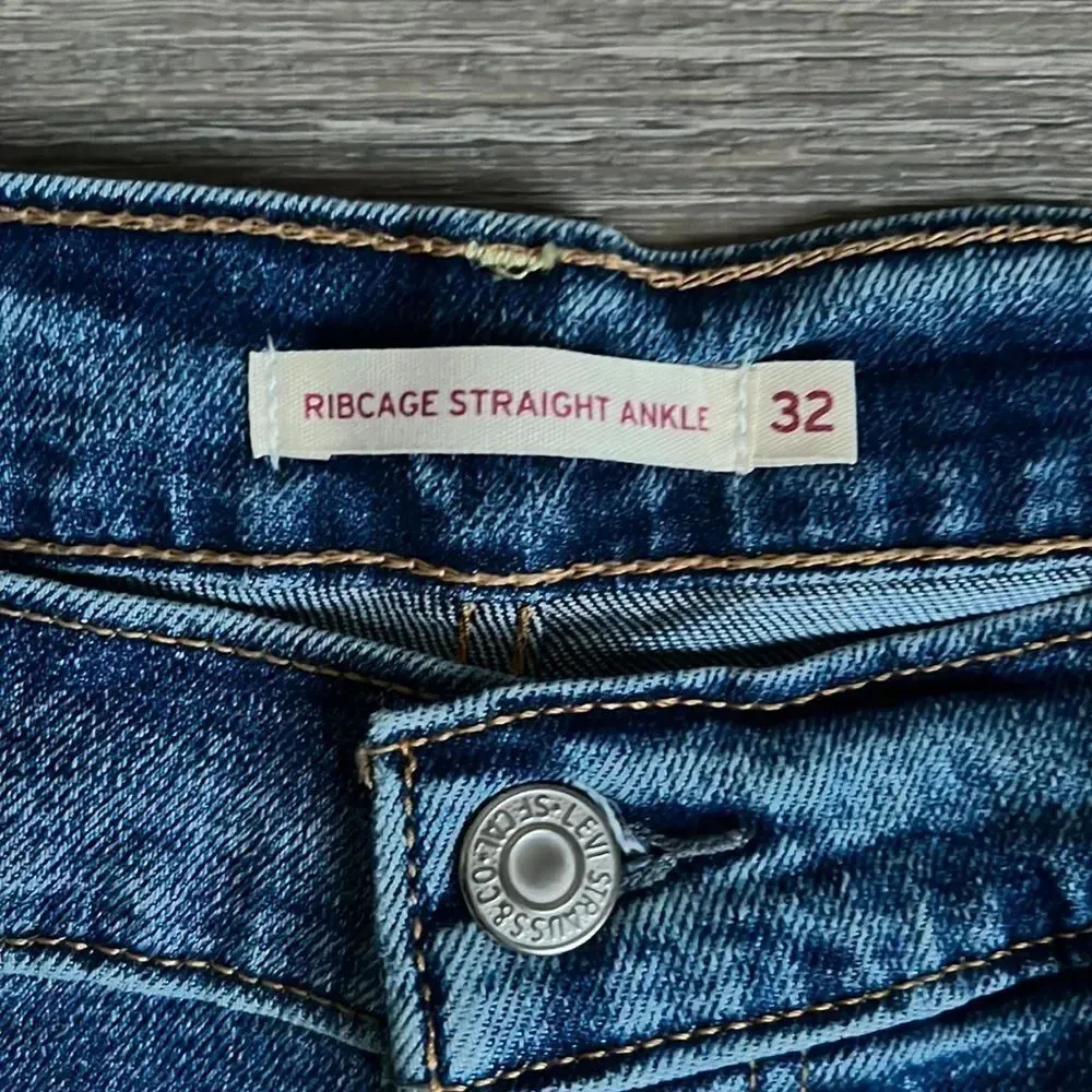 Levi's Ribcage Straight Ankle Jeans - Image 8