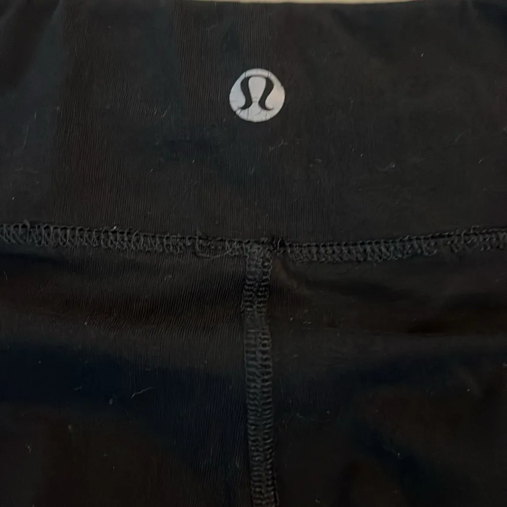 Vintage Lululemon Pedal Pusher Legging Size 2 - Image 3