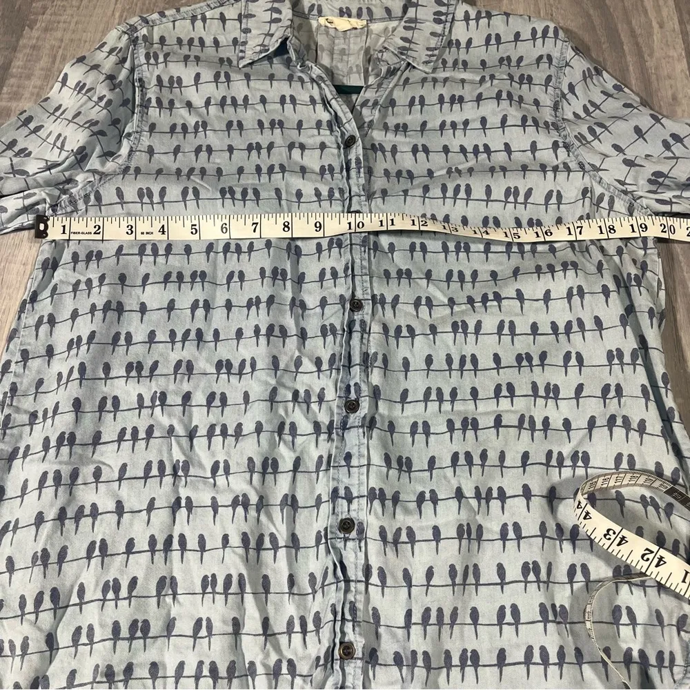 Jane & Delancey Light Blue Gray Bird Pattern Button-Up Long Sleeve Shirt; medium - Image 3