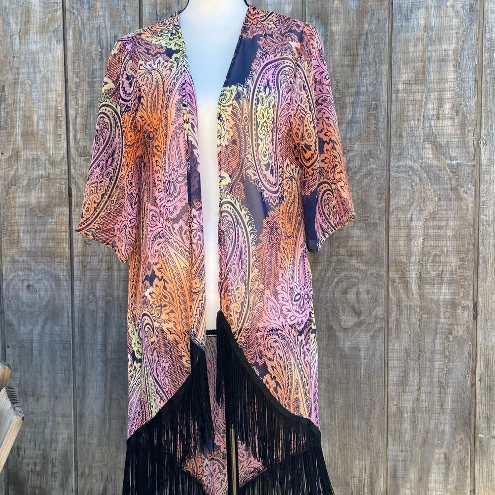 Romeo & Juliet Duster|Kimono|Fringes cool pattern accent to complete OOTD size M - Image 3