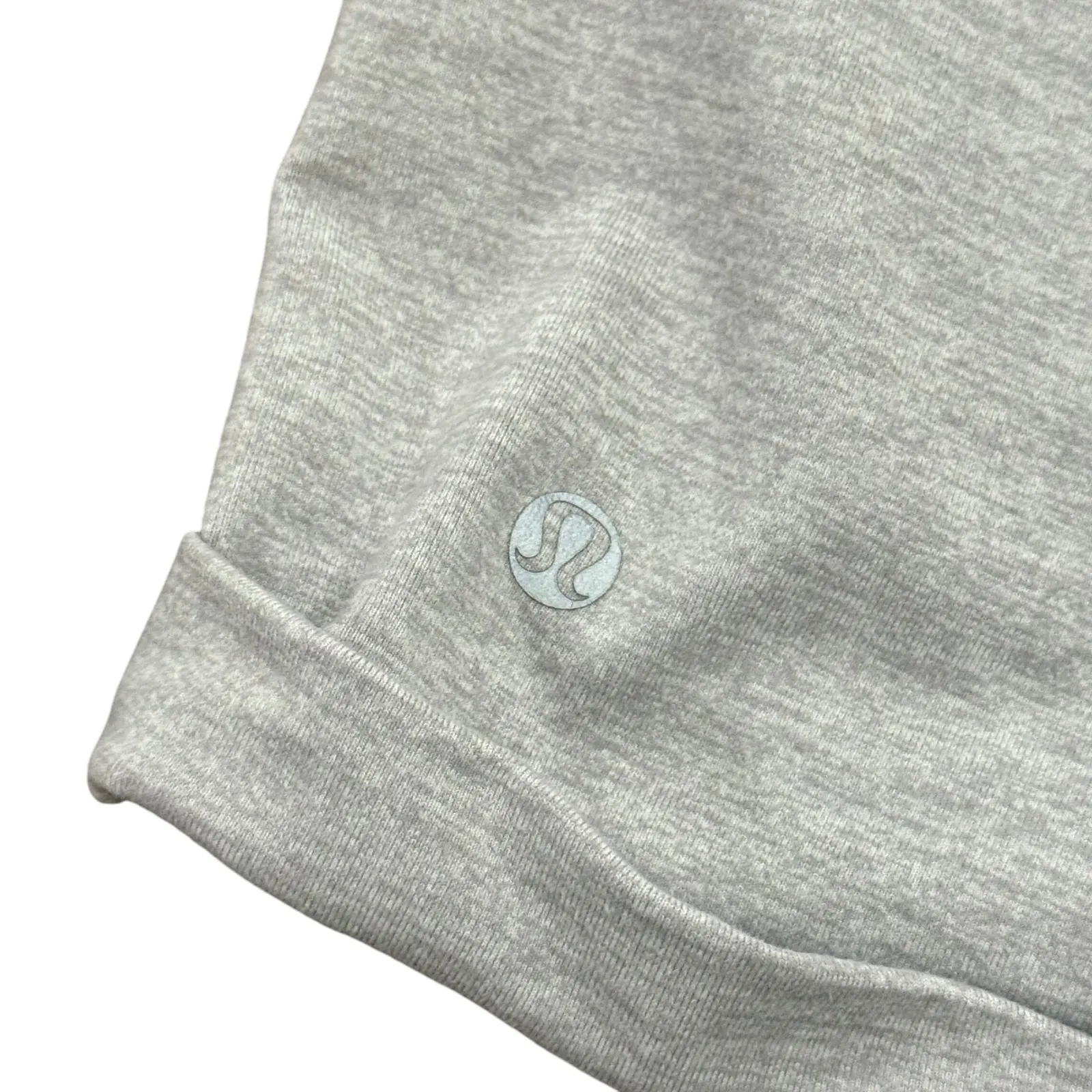 Lululemon women's pull on light gray cuffed shorts size 4 - Image 3
