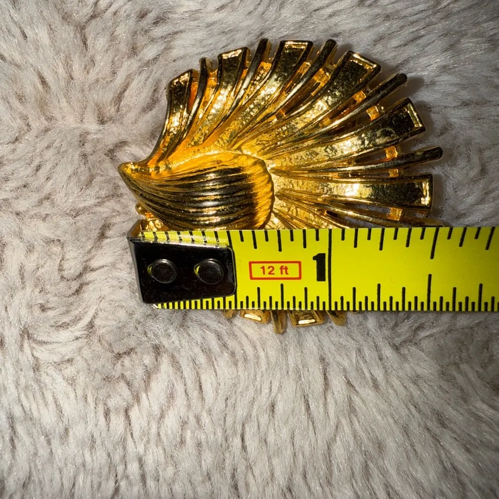 Vintage Gold Belt Buckle Scarf Holder Made In Spain Gold Tone Swirl Shell Unique - Image 5