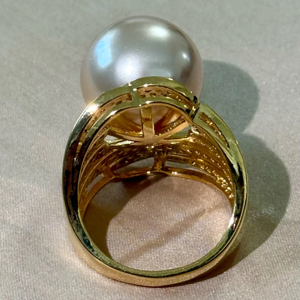 NWOT Gorgeous Champagne Color Pearl Two Tones With accents Band Ring in 6,7 Gold - Image 7