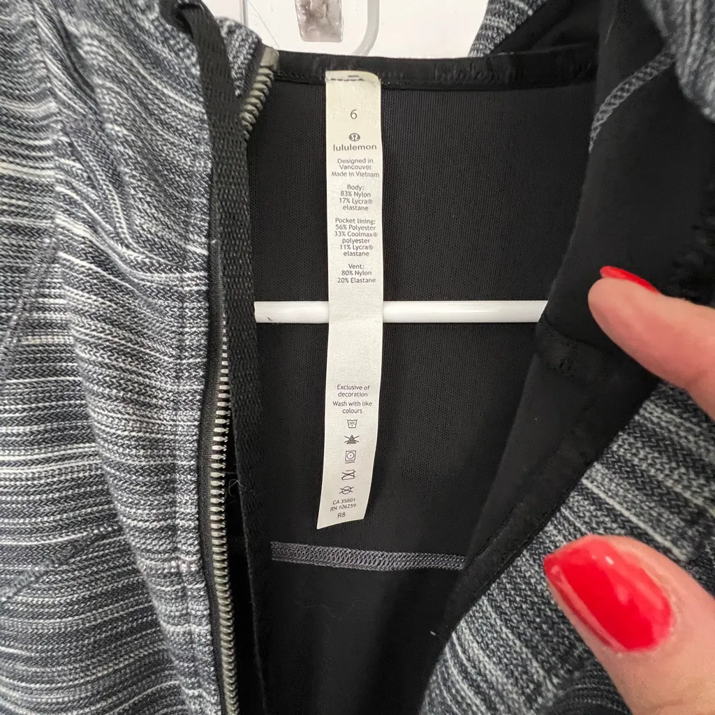 Lululemon Athletica Black and Gray Zip-Up Jacket - Image 3